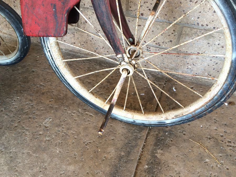 Vintage Red Tricycle [Photo 8]