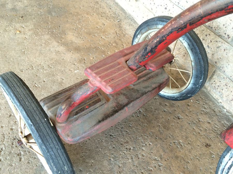 Vintage Red Tricycle [Photo 11]