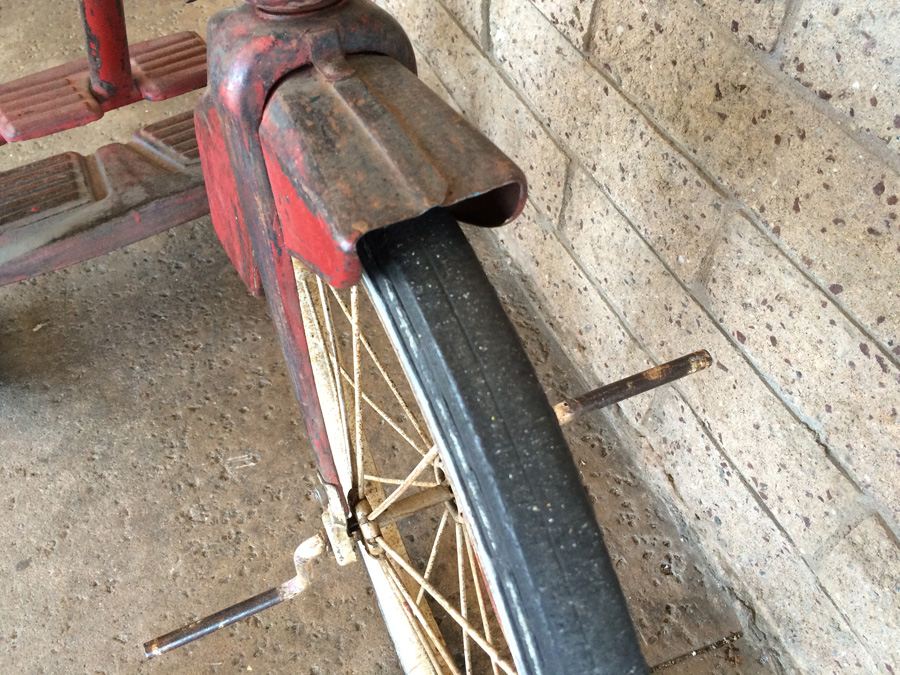 Vintage Red Tricycle [Photo 10]