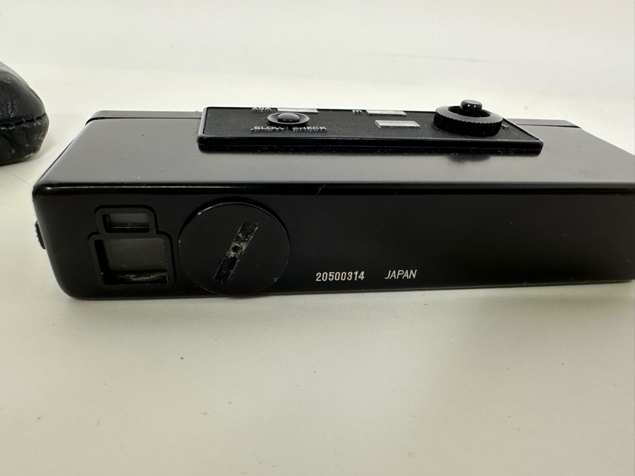 Vintage Yashica Atoron Electro Camera [Photo 9]