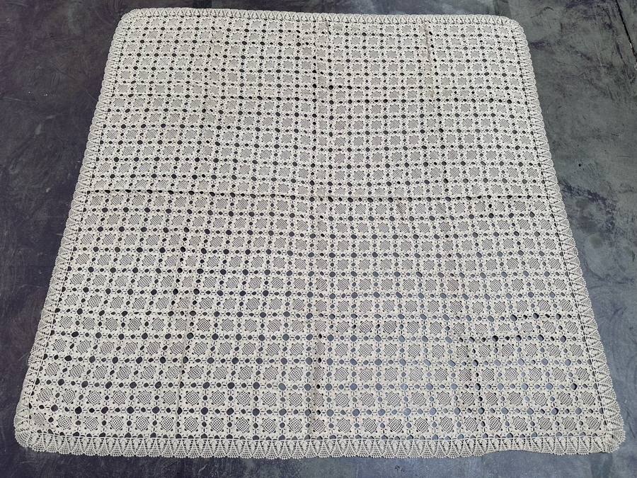 Handmade Crochet Lace Tablecloth Square 48 X 48 [Photo 3]