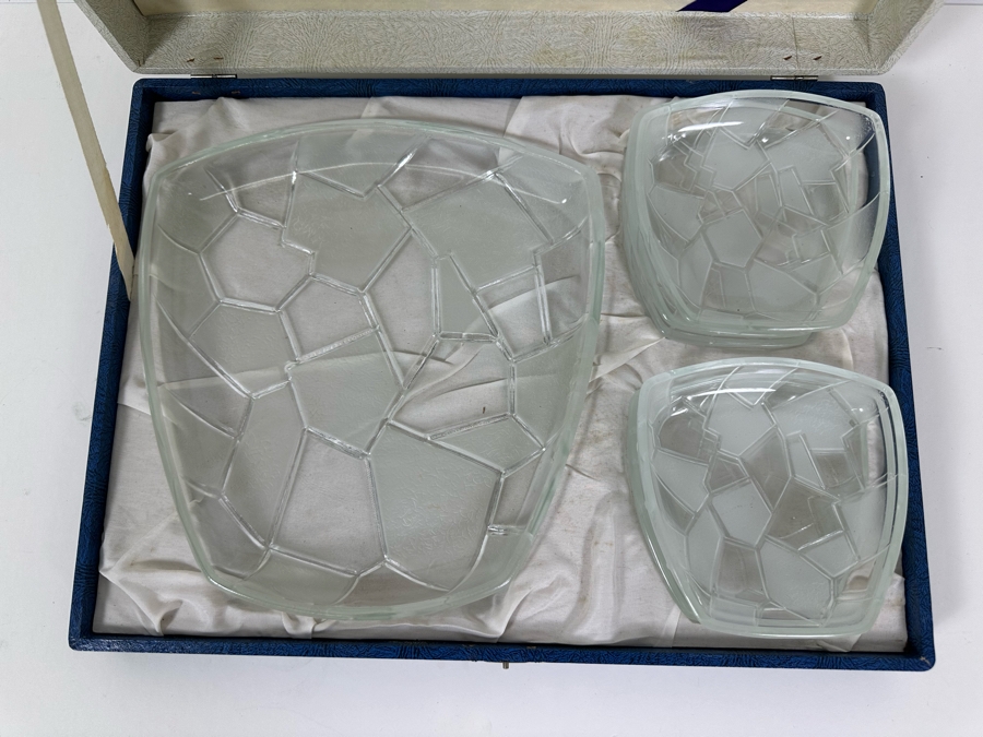 Mid-Century Glass Luncheon Set With Original Box Six Small Plates 5W And One 9.5 Plate [Photo 4]