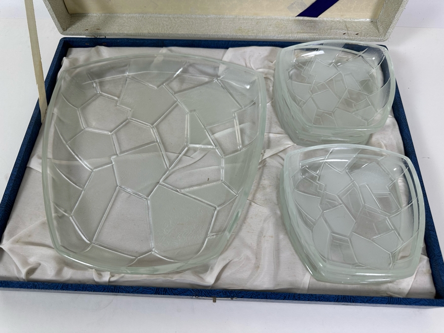Mid-Century Glass Luncheon Set With Original Box Six Small Plates 5W And One 9.5 Plate [Photo 3]