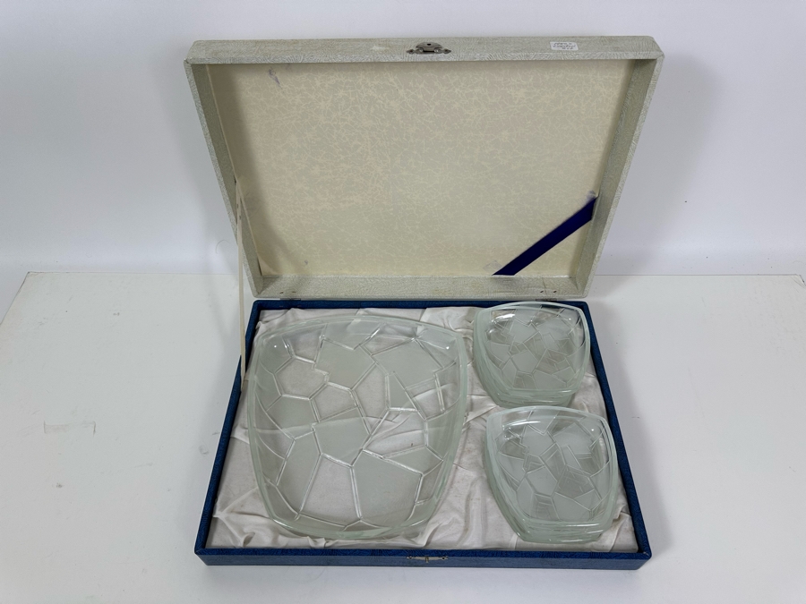 Mid-Century Glass Luncheon Set With Original Box Six Small Plates 5W And One 9.5 Plate [Photo 2]