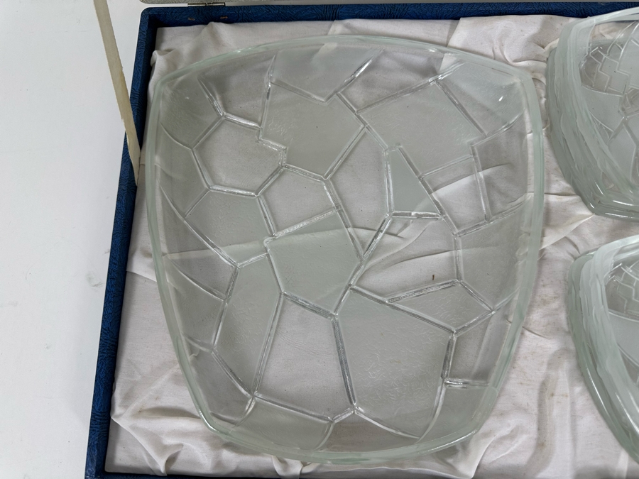 Mid-Century Glass Luncheon Set With Original Box Six Small Plates 5W And One 9.5 Plate [Photo 5]