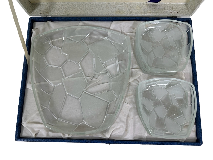 Mid-Century Glass Luncheon Set With Original Box Six Small Plates 5W And One 9.5 Plate