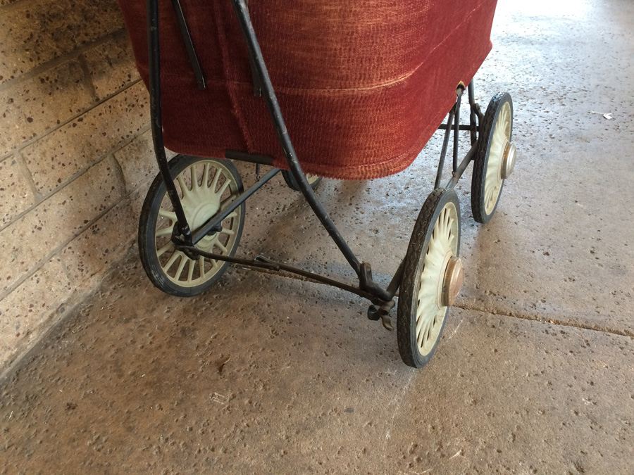 Vintage Baby Carriage [Photo 12]