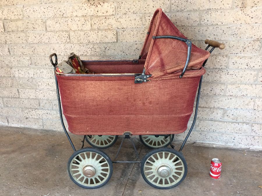 Vintage Baby Carriage [Photo 1]