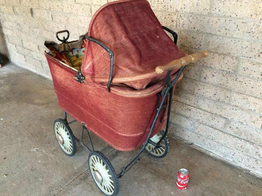 Vintage Baby Carriage [Photo 2]