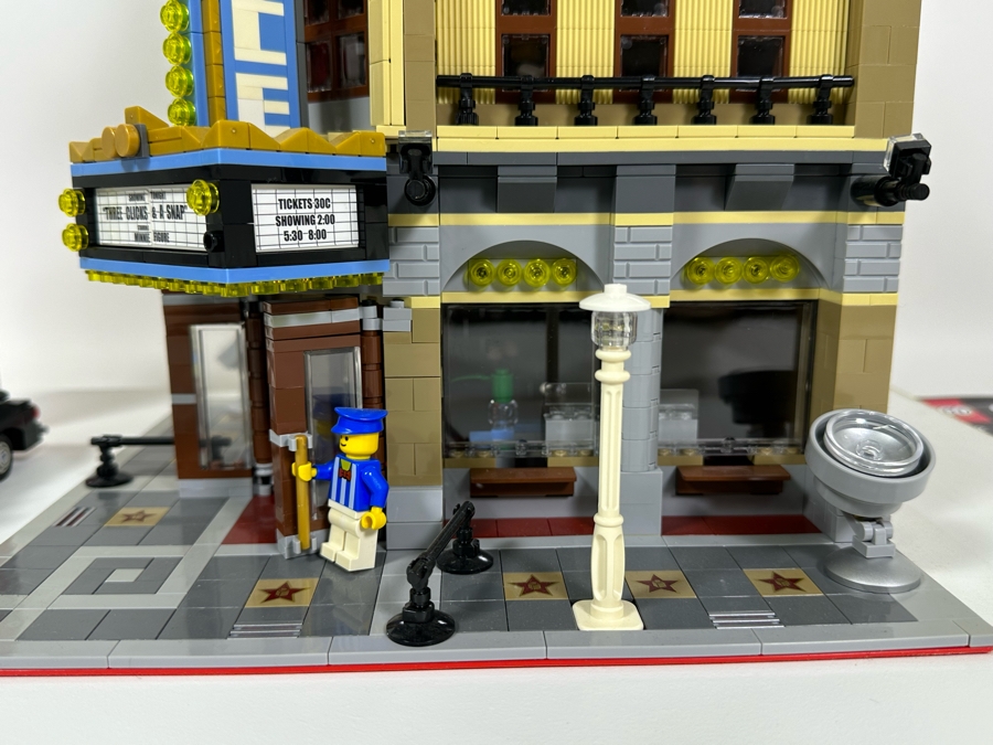 LEGO Creator Set 10232 Palace Cinema With The Original Instruction Booklets Already Assembled/Not Glued 10W X 10D X 16H [Photo 12]