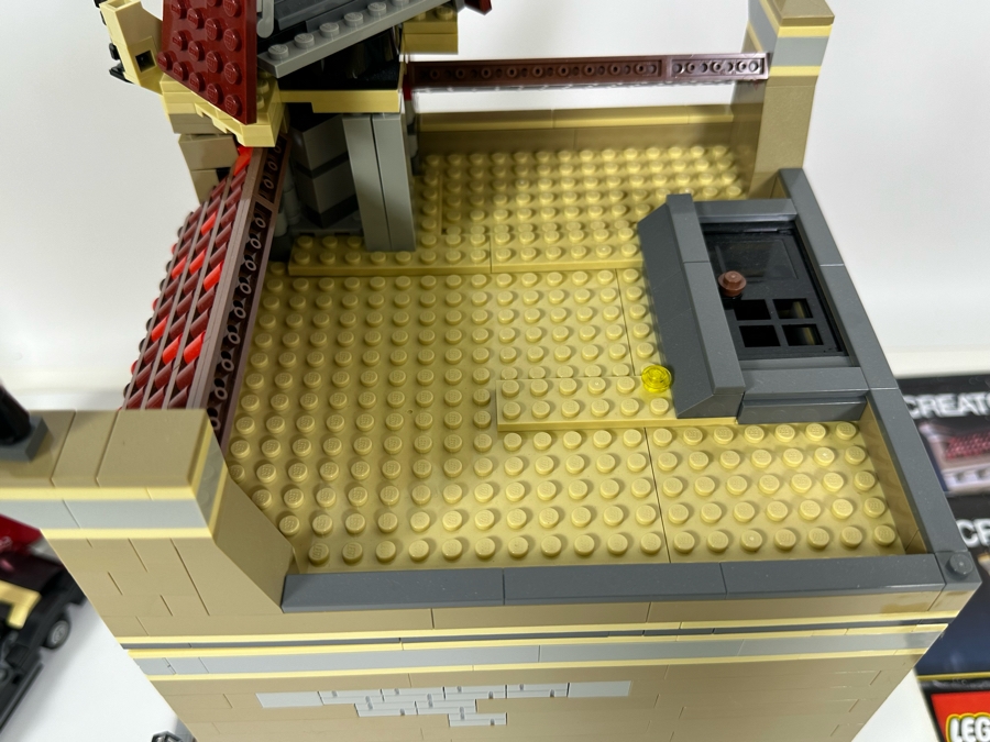 LEGO Creator Set 10232 Palace Cinema With The Original Instruction Booklets Already Assembled/Not Glued 10W X 10D X 16H [Photo 16]