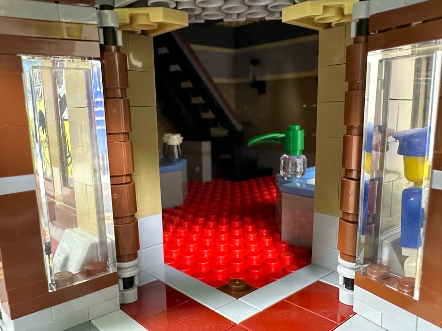 LEGO Creator Set 10232 Palace Cinema With The Original Instruction Booklets Already Assembled/Not Glued 10W X 10D X 16H [Photo 9]