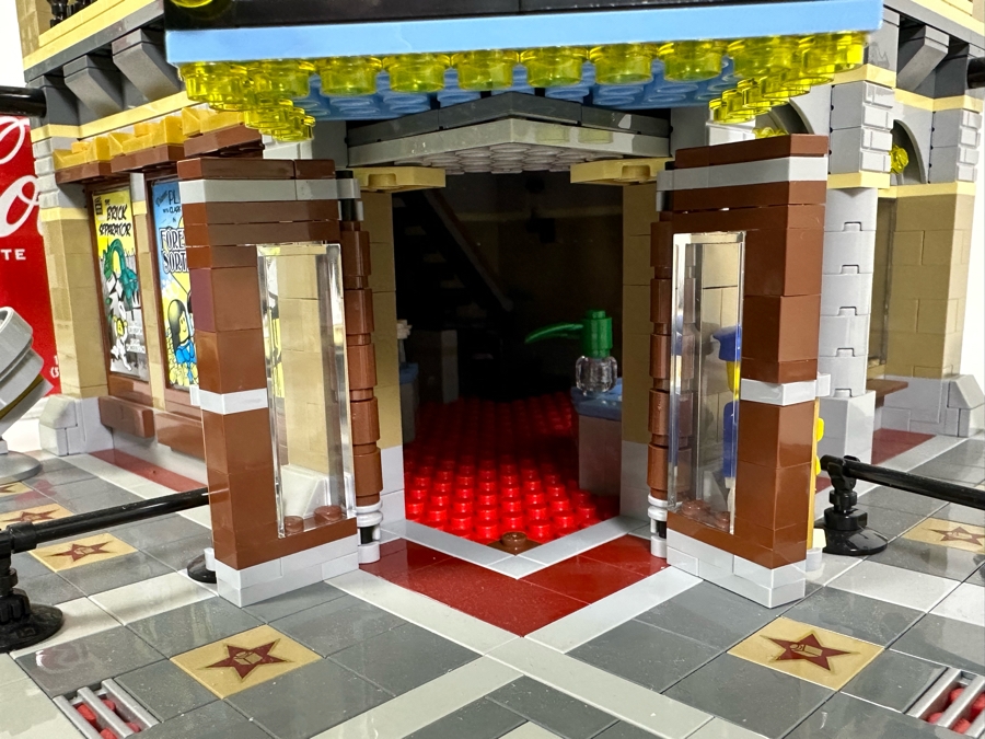 LEGO Creator Set 10232 Palace Cinema With The Original Instruction Booklets Already Assembled/Not Glued 10W X 10D X 16H [Photo 10]