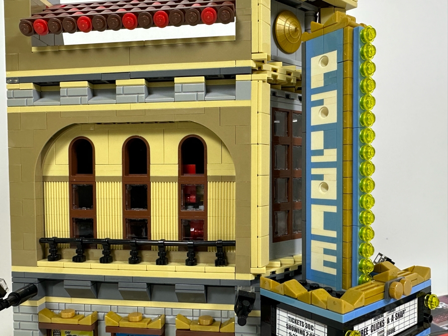 LEGO Creator Set 10232 Palace Cinema With The Original Instruction Booklets Already Assembled/Not Glued 10W X 10D X 16H [Photo 7]