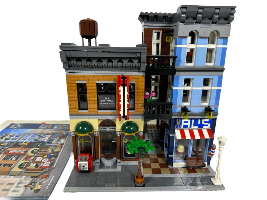 LEGO Creator Set 10246 Detective's Office With The Original Instruction Booklets Already Assembled/Not Glued 10W X 10D X 11H [Photo 1]