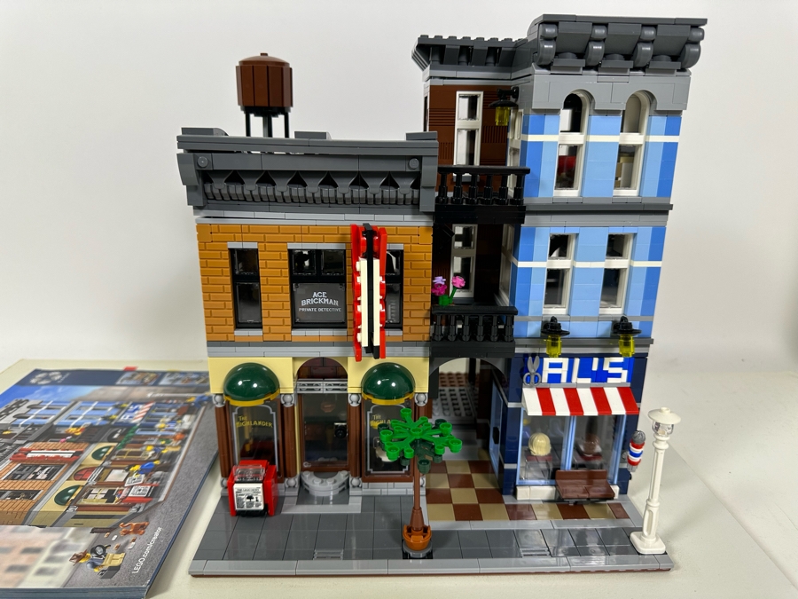 LEGO Creator Set 10246 Detective s Office With The Original