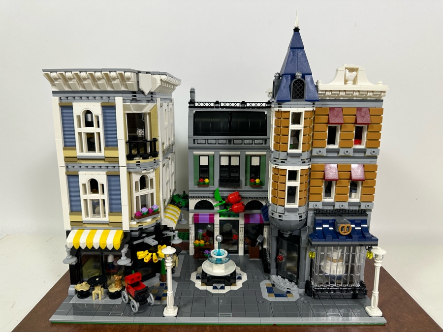 LEGO Creator Set 10255 Assembly Square With The Original Instruction Booklets Already Assembled/Not Glued 15W X 10D X 13.5H [Photo 2]