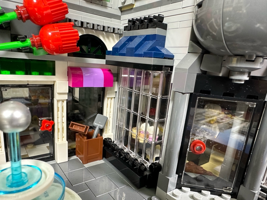 LEGO Creator Set 10255 Assembly Square With The Original Instruction Booklets Already Assembled/Not Glued 15W X 10D X 13.5H [Photo 10]