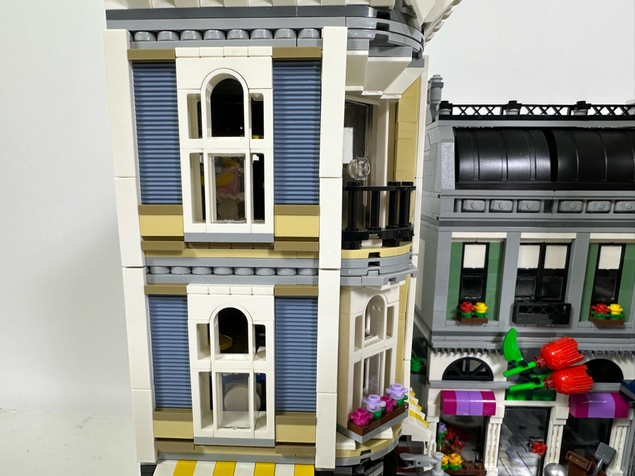 LEGO Creator Set 10255 Assembly Square With The Original Instruction Booklets Already Assembled/Not Glued 15W X 10D X 13.5H [Photo 14]