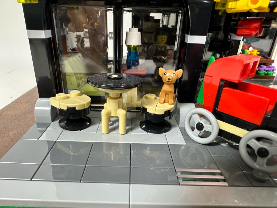 LEGO Creator Set 10255 Assembly Square With The Original Instruction Booklets Already Assembled/Not Glued 15W X 10D X 13.5H [Photo 18]