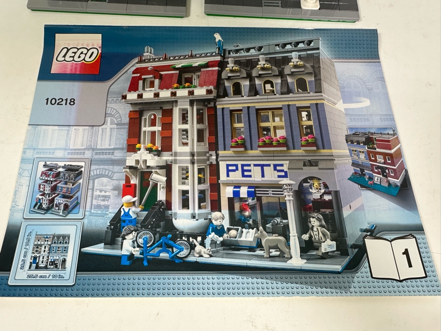 LEGO Creator Set 10218 Pet Shop With The Original Instruction Booklets Already Assembled/Not Glued 10W X 10D X 11H [Photo 21]