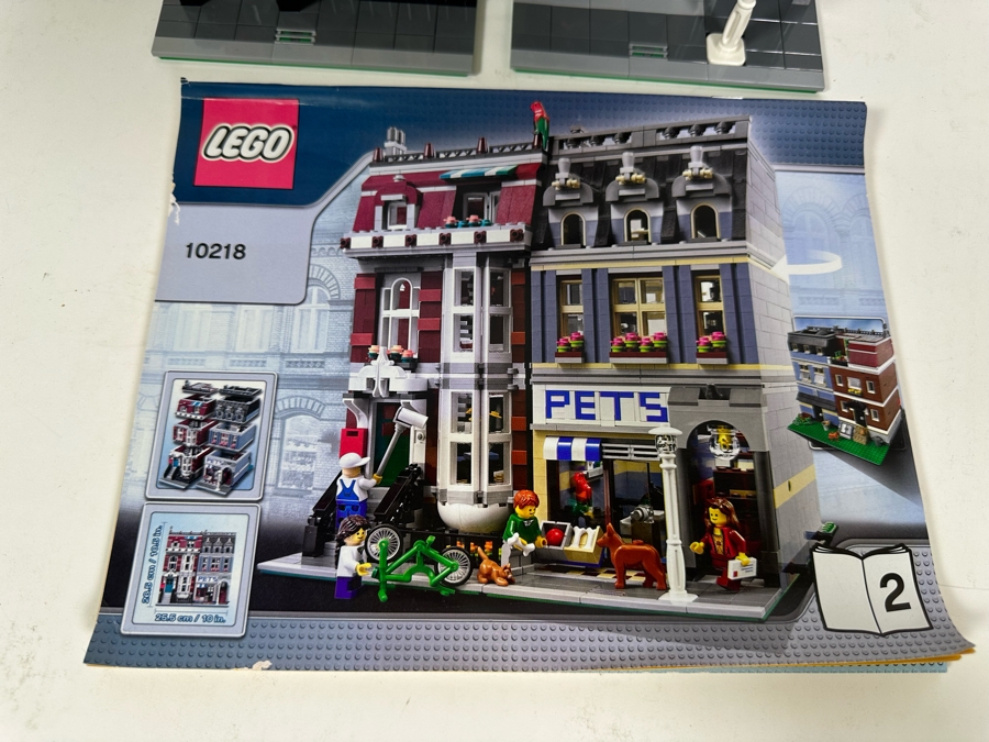 LEGO Creator Set 10218 Pet Shop With The Original Instruction Booklets Already Assembled/Not Glued 10W X 10D X 11H [Photo 19]
