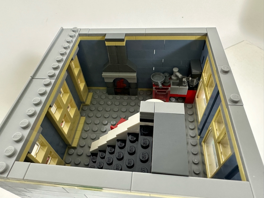 LEGO Creator Set 10218 Pet Shop With The Original Instruction Booklets Already Assembled/Not Glued 10W X 10D X 11H [Photo 17]