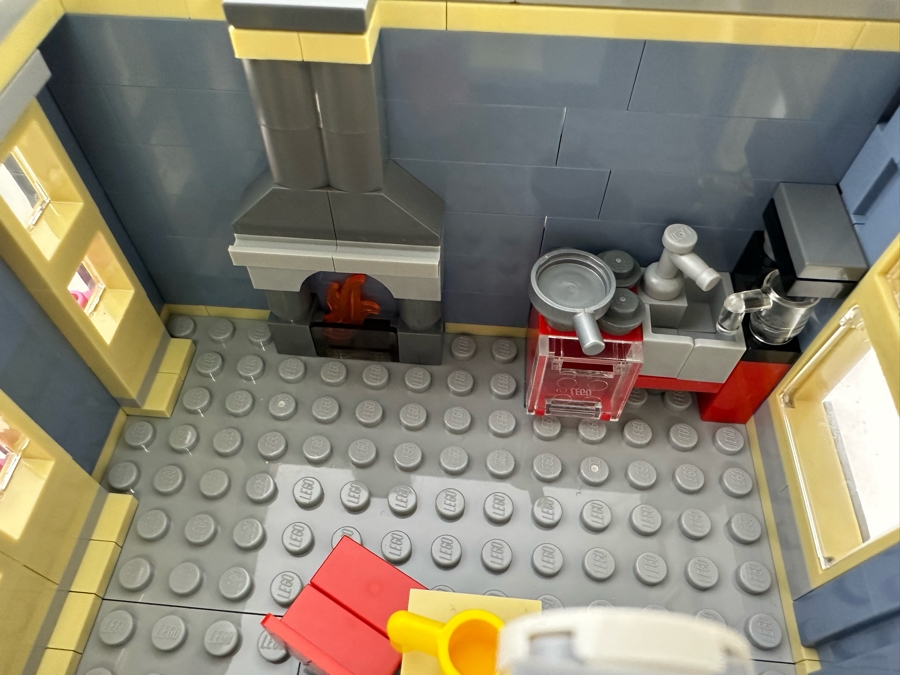 LEGO Creator Set 10218 Pet Shop With The Original Instruction Booklets Already Assembled/Not Glued 10W X 10D X 11H [Photo 16]