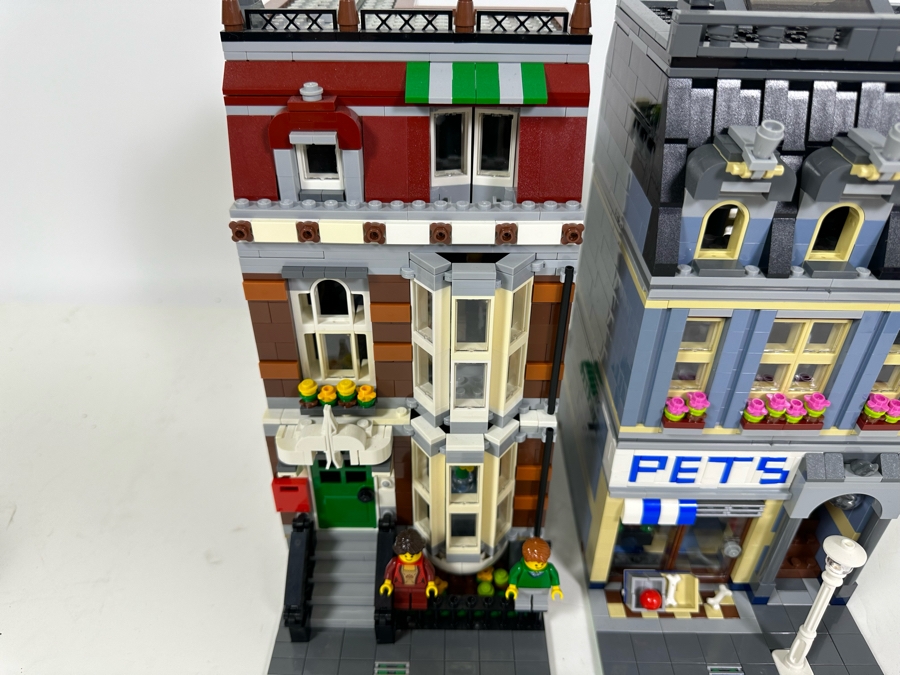 LEGO Creator Set 10218 Pet Shop With The Original Instruction Booklets Already Assembled/Not Glued 10W X 10D X 11H [Photo 8]