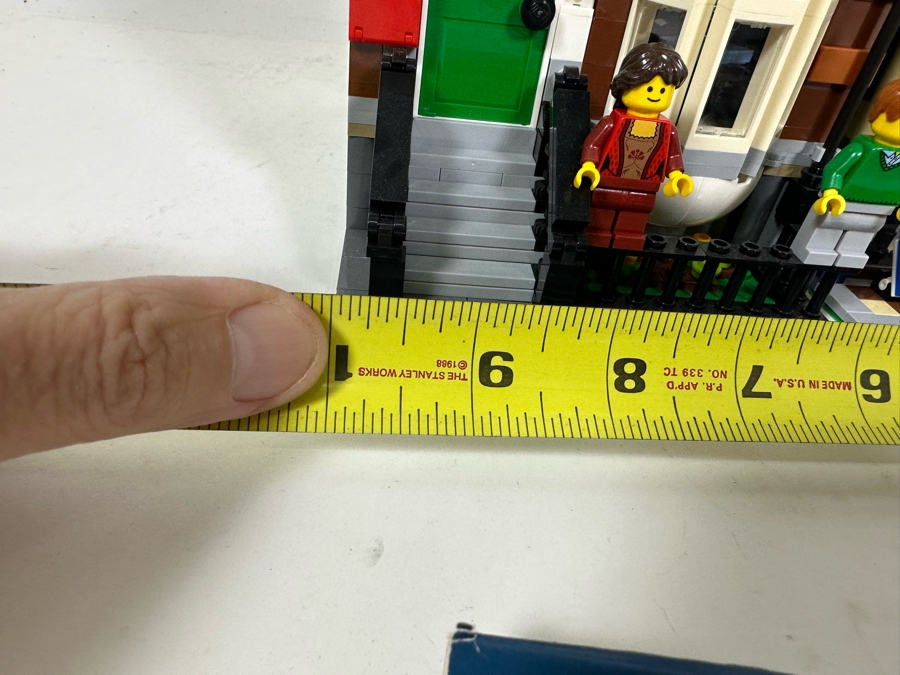 LEGO Creator Set 10218 Pet Shop With The Original Instruction Booklets Already Assembled/Not Glued 10W X 10D X 11H [Photo 22]