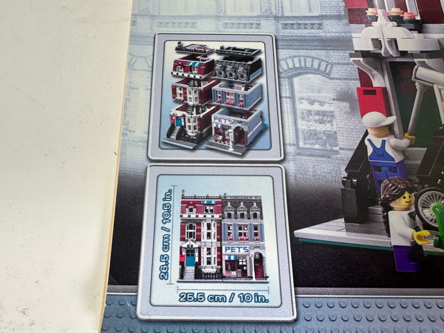LEGO Creator Set 10218 Pet Shop With The Original Instruction Booklets Already Assembled/Not Glued 10W X 10D X 11H [Photo 20]