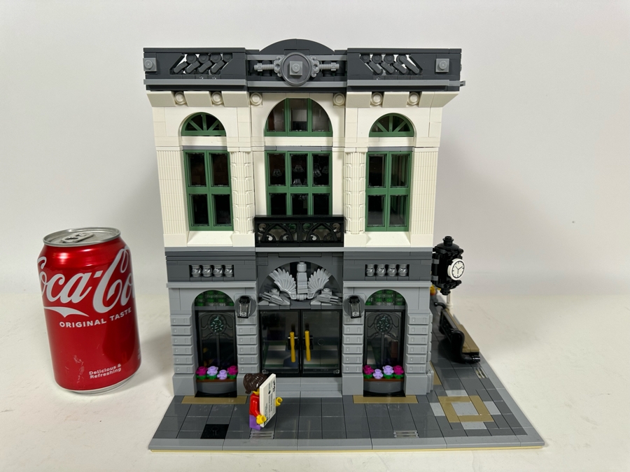 LEGO Creator Set 10251 Brick Bank With The Original Instruction Booklets Already Assembled/Not Glued [Photo 5]
