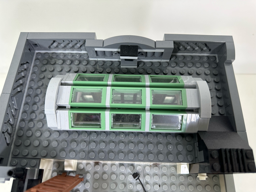 LEGO Creator Set 10251 Brick Bank With The Original Instruction Booklets Already Assembled/Not Glued [Photo 14]