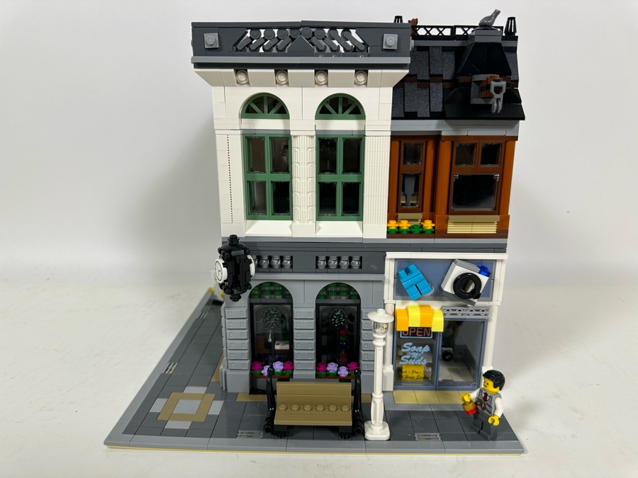 LEGO Creator Set 10251 Brick Bank With The Original Instruction Booklets Already Assembled/Not Glued [Photo 9]