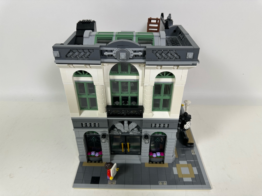 LEGO Creator Set 10251 Brick Bank With The Original Instruction Booklets Already Assembled/Not Glued [Photo 6]