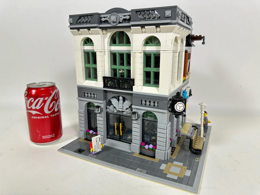 LEGO Creator Set 10251 Brick Bank With The Original Instruction Booklets Already Assembled/Not Glued [Photo 4]