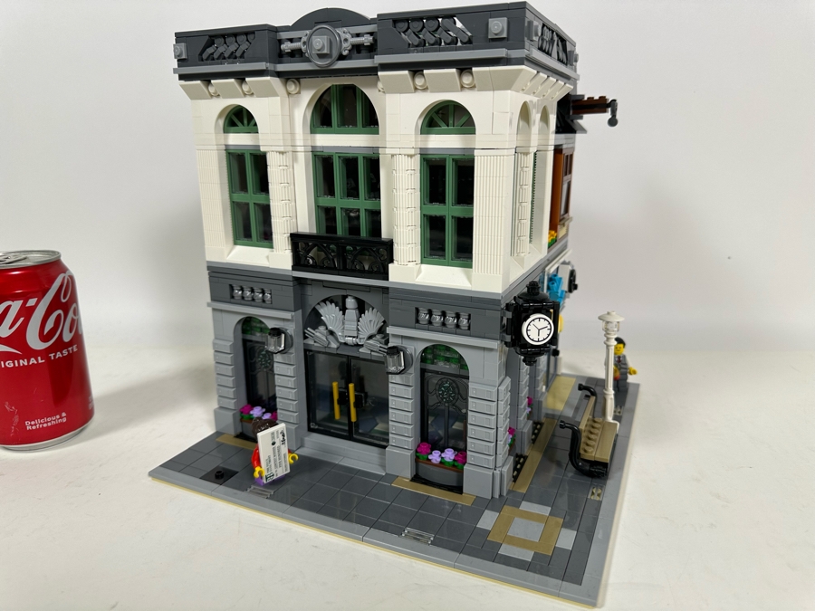 LEGO Creator Set 10251 Brick Bank With The Original Instruction Booklets Already Assembled/Not Glued [Photo 3]