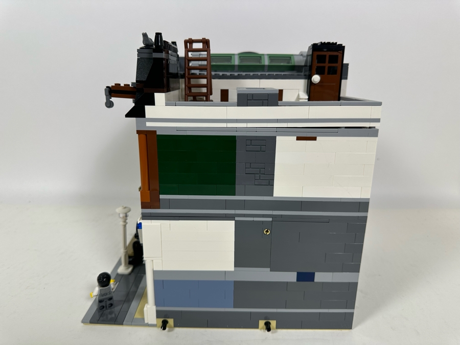 LEGO Creator Set 10251 Brick Bank With The Original Instruction Booklets Already Assembled/Not Glued [Photo 12]