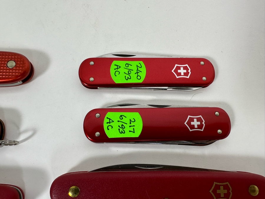 14 Swiss Army Knives - One New In Packaging [Photo 11]