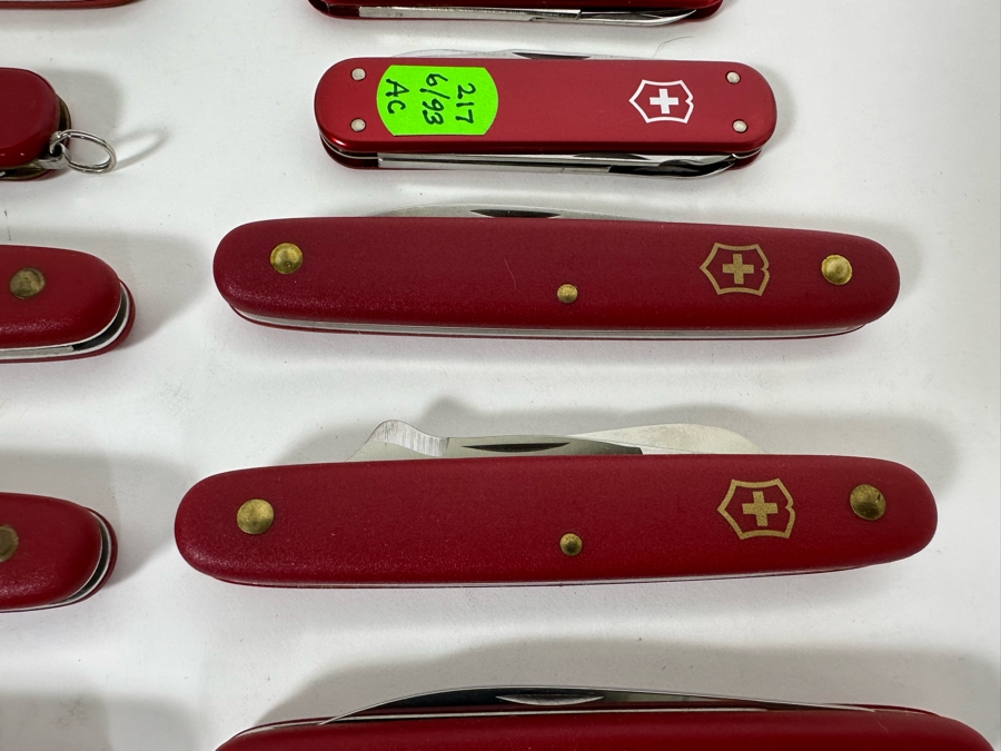 14 Swiss Army Knives - One New In Packaging [Photo 10]