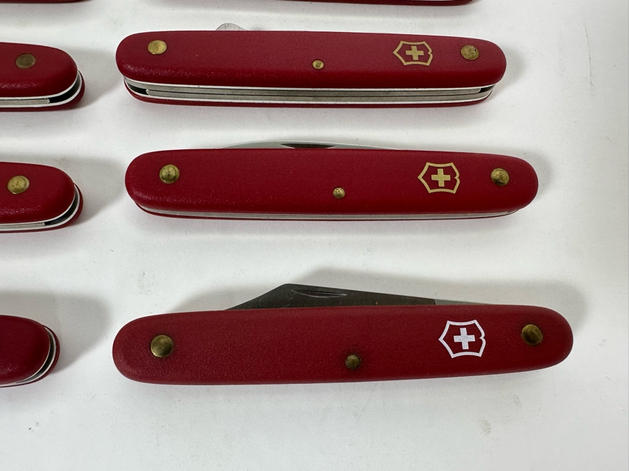 14 Swiss Army Knives - One New In Packaging [Photo 9]