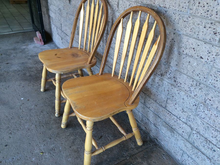 Pair of Chairs [Photo 4]