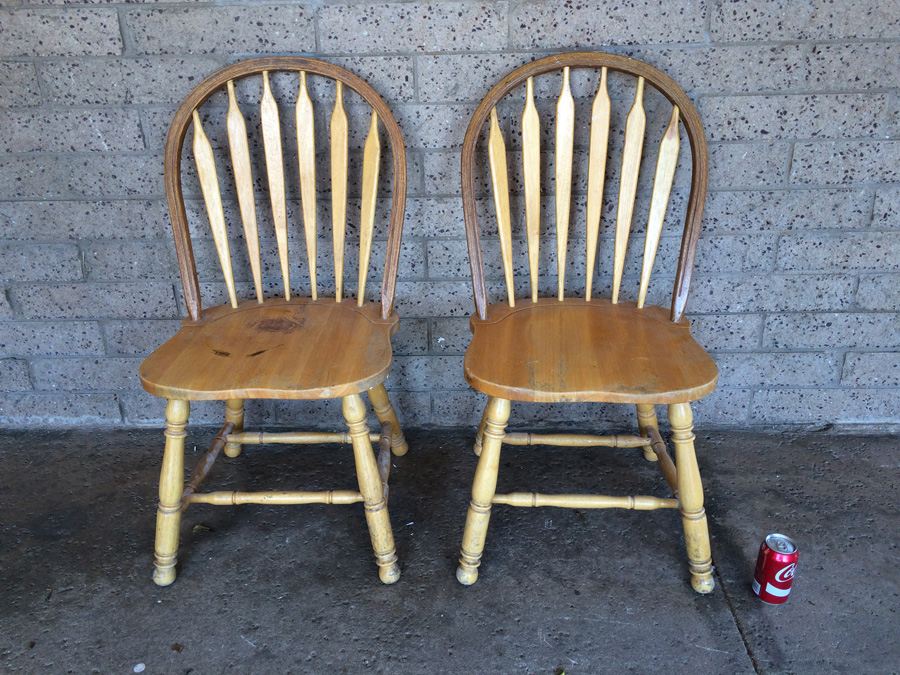 Pair of Chairs [Photo 1]