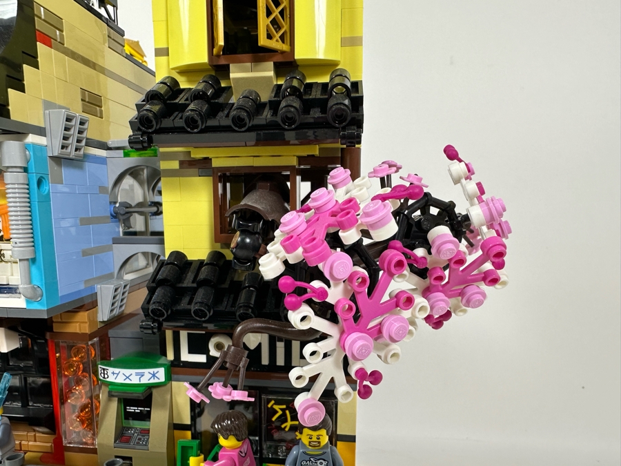 LEGO The Ninjago Movie Ninjago City Set 70620 With The Original Instruction Booklets Already Assembled/Not Glued 10W X 10D X 20H [Photo 8]