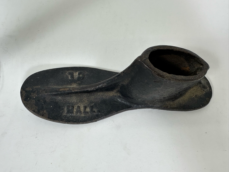 Antique Cast Iron Cobblers Shoe Stand B. Mall. M. Co. So. Mil And Three Shoe Forms (Two Fit Stand) 16H [Photo 10]