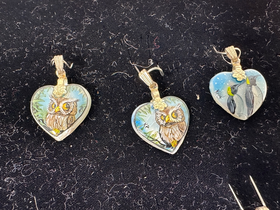 (10) Signed Hand Painted Mother Of Pearl Animal Pendants With Owls, Tiger, Cat, Koala Bear And More [Photo 4]