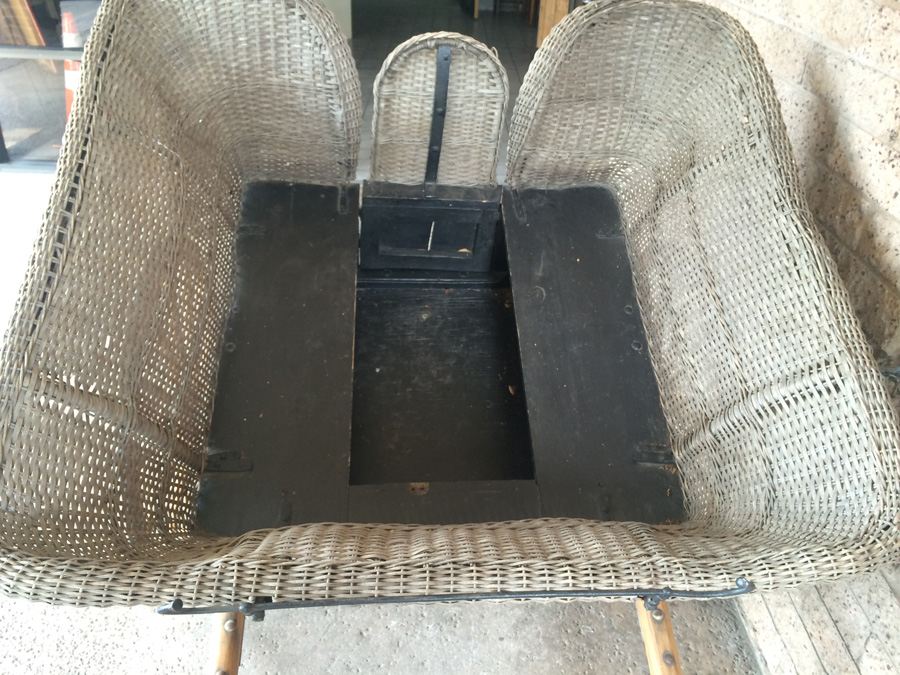 Governess Buggy with Complete Harness [Photo 16]