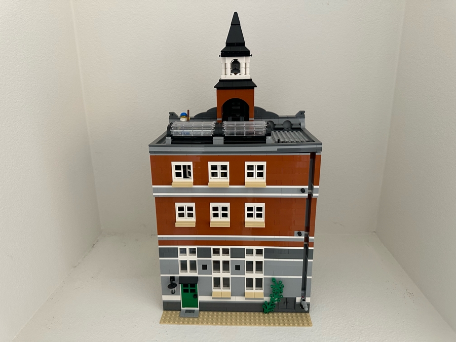 LEGO Set 10224 Town Hall With The Original Instruction Booklets Already Assembled/Not Glued [Photo 7]