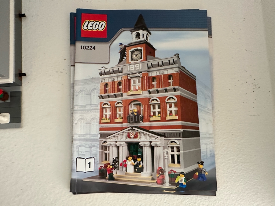 LEGO Set 10224 Town Hall With The Original Instruction Booklets Already Assembled/Not Glued [Photo 11]