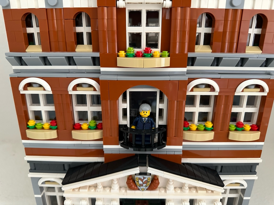 LEGO Set 10224 Town Hall With The Original Instruction Booklets Already Assembled/Not Glued [Photo 4]